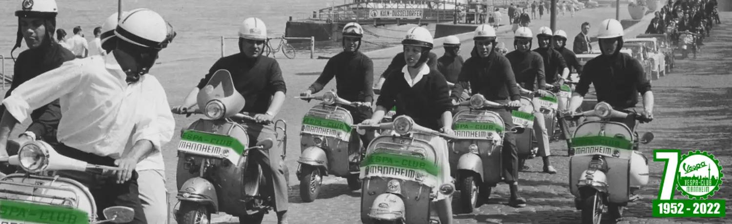 Menschen auf Fahrrädern von Vespa Club Mannheim