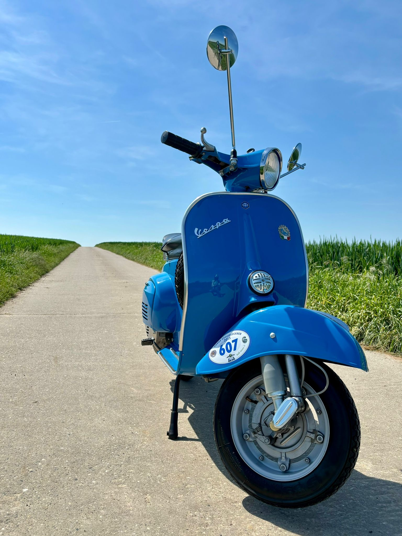 Menschen auf Fahrrädern von Vespa Club Mannheim